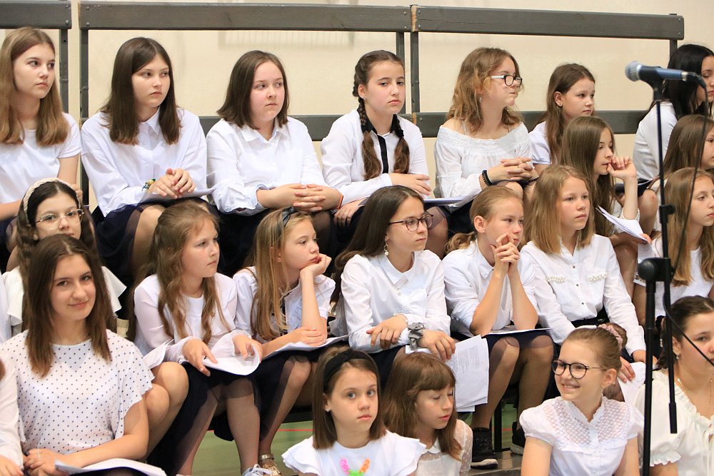 Zakończenie roku szkolnego w Szkole Podstawowej nr 5 [24.06.2022] - zdjęcie #21 - eOstroleka.pl