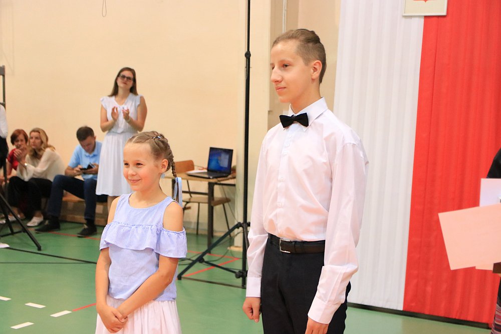 Zakończenie roku szkolnego w Szkole Podstawowej nr 5 [24.06.2022] - zdjęcie #13 - eOstroleka.pl