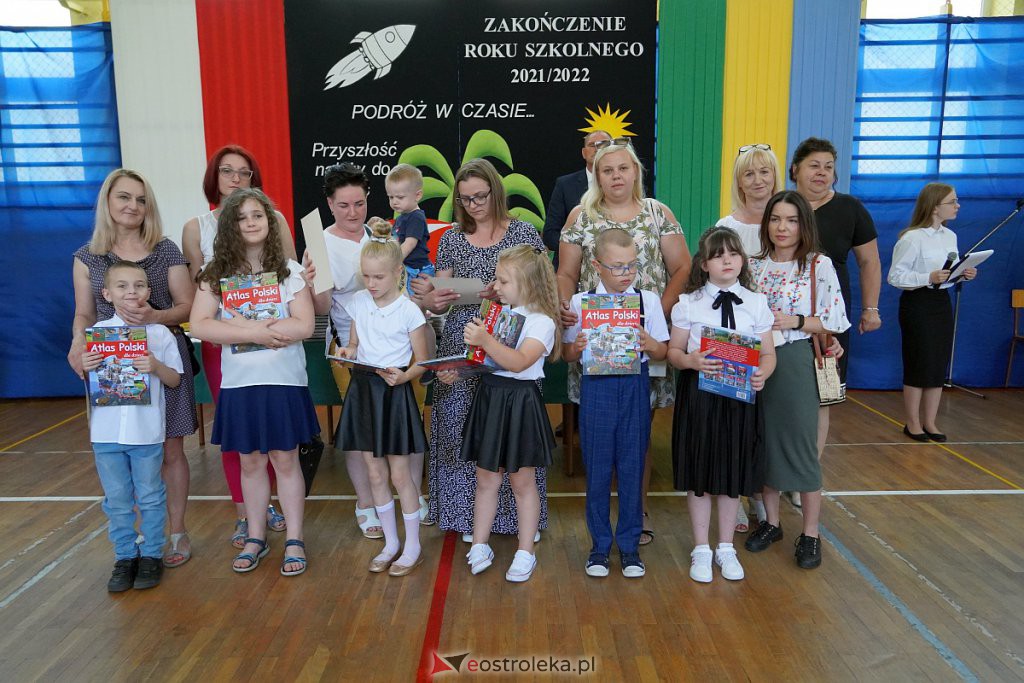 Zakończenie roku szkolnego w Szkole Podstawowej nr 2 [24.06.2022] - zdjęcie #5 - eOstroleka.pl