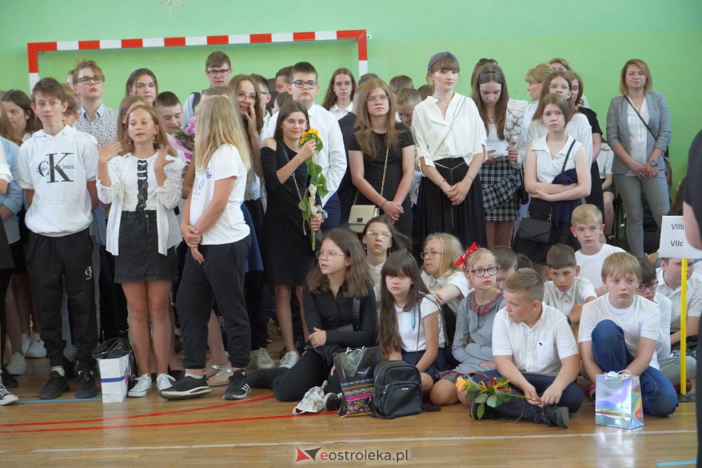 Zakończenie roku szkolnego w Szkole Podstawowej nr 2 [24.06.2022] - zdjęcie #10 - eOstroleka.pl