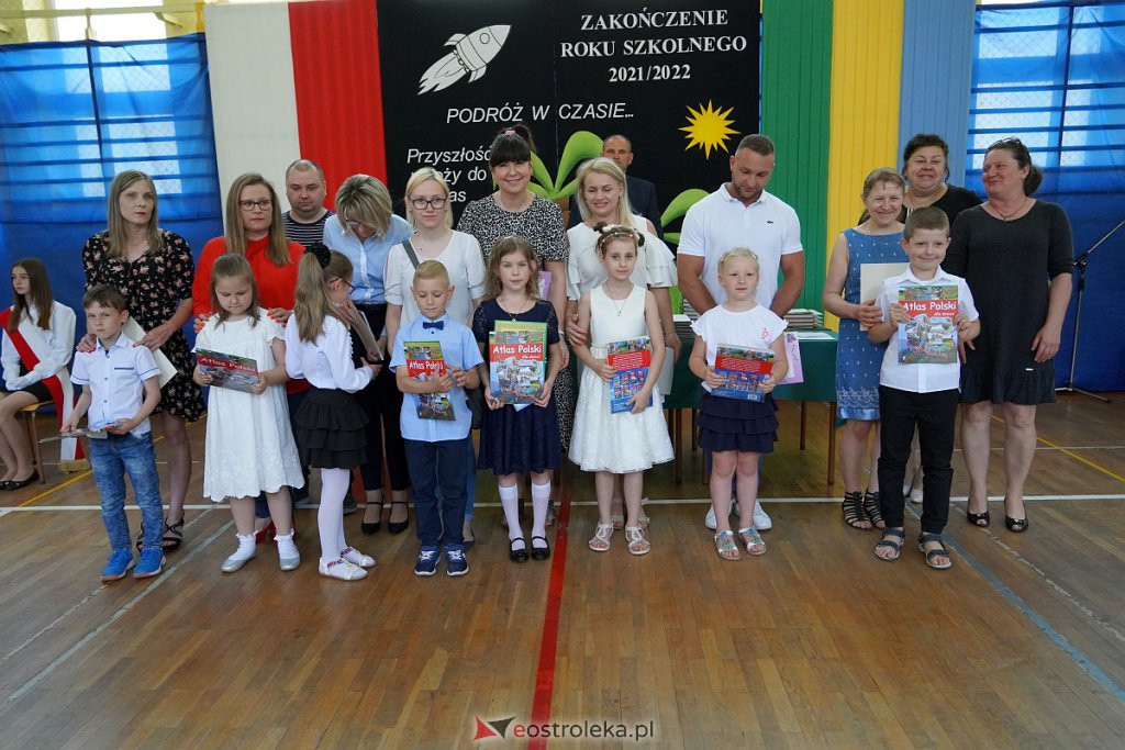 Zakończenie roku szkolnego w Szkole Podstawowej nr 2 [24.06.2022] - zdjęcie #18 - eOstroleka.pl