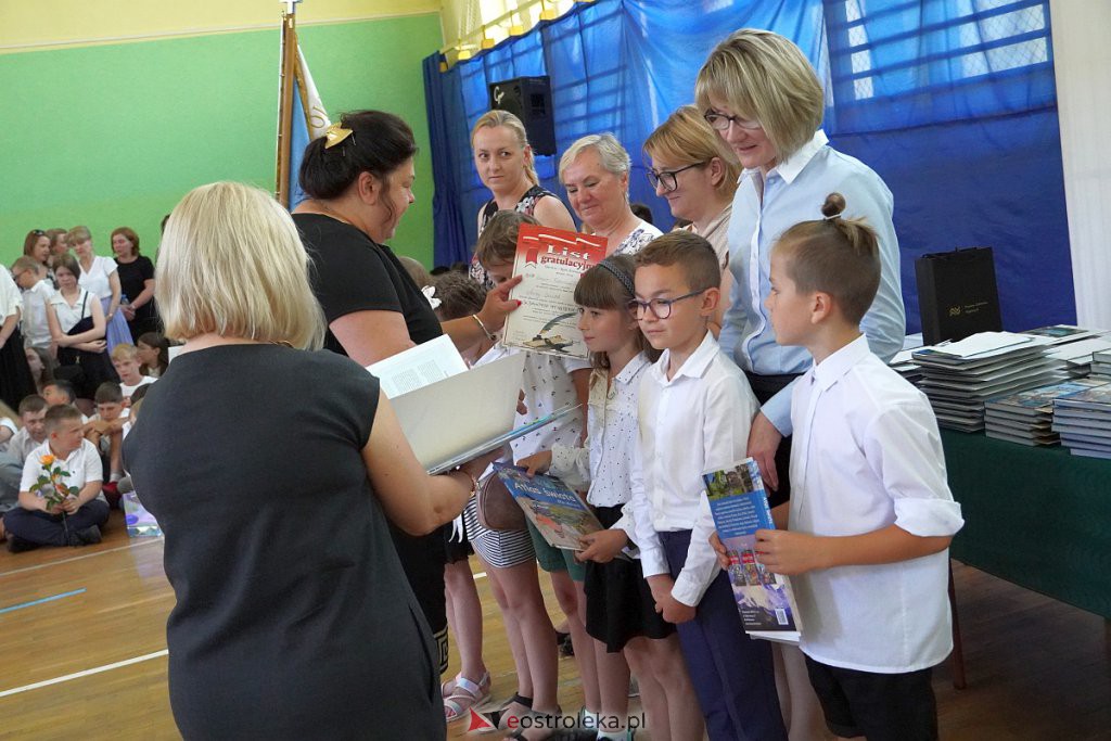Zakończenie roku szkolnego w Szkole Podstawowej nr 2 [24.06.2022] - zdjęcie #20 - eOstroleka.pl