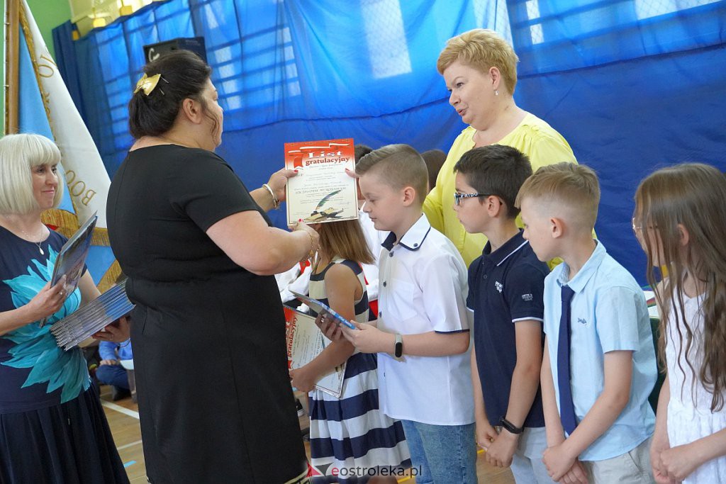 Zakończenie roku szkolnego w Szkole Podstawowej nr 2 [24.06.2022] - zdjęcie #24 - eOstroleka.pl