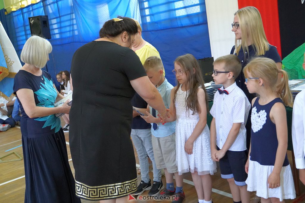 Zakończenie roku szkolnego w Szkole Podstawowej nr 2 [24.06.2022] - zdjęcie #26 - eOstroleka.pl