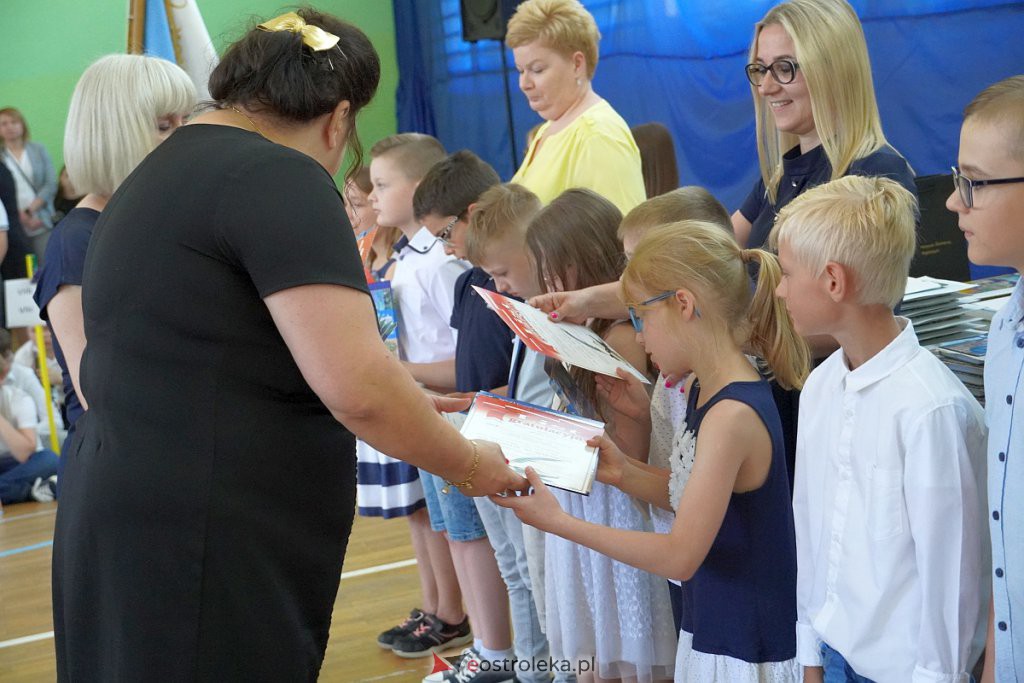 Zakończenie roku szkolnego w Szkole Podstawowej nr 2 [24.06.2022] - zdjęcie #28 - eOstroleka.pl