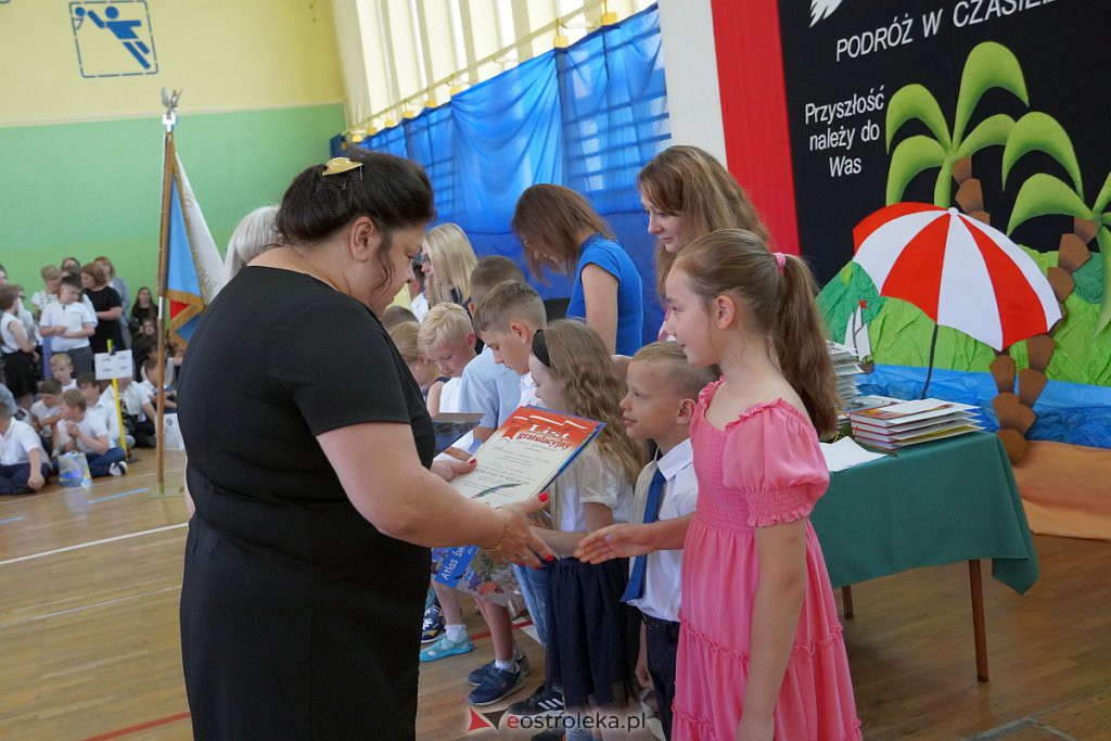 Zakończenie roku szkolnego w Szkole Podstawowej nr 2 [24.06.2022] - zdjęcie #31 - eOstroleka.pl