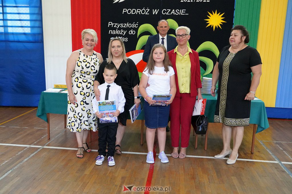 Zakończenie roku szkolnego w Szkole Podstawowej nr 2 [24.06.2022] - zdjęcie #36 - eOstroleka.pl