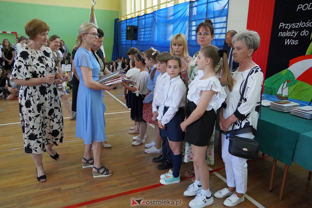 Zakończenie roku szkolnego w Szkole Podstawowej nr 2 [24.06.2022] - zdjęcie #38 - eOstroleka.pl