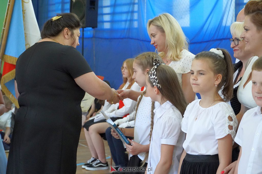 Zakończenie roku szkolnego w Szkole Podstawowej nr 2 [24.06.2022] - zdjęcie #88 - eOstroleka.pl