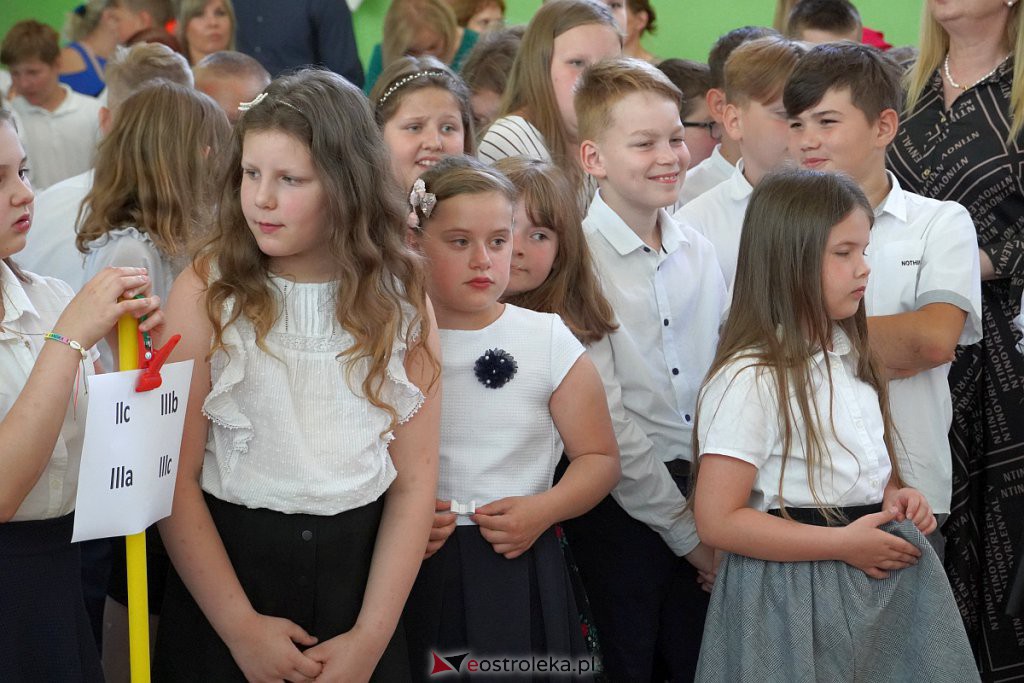 Zakończenie roku szkolnego w Szkole Podstawowej nr 2 [24.06.2022] - zdjęcie #85 - eOstroleka.pl