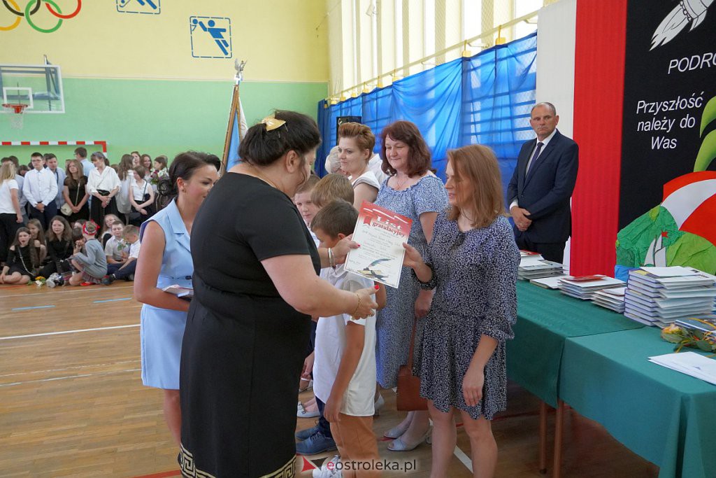 Zakończenie roku szkolnego w Szkole Podstawowej nr 2 [24.06.2022] - zdjęcie #82 - eOstroleka.pl