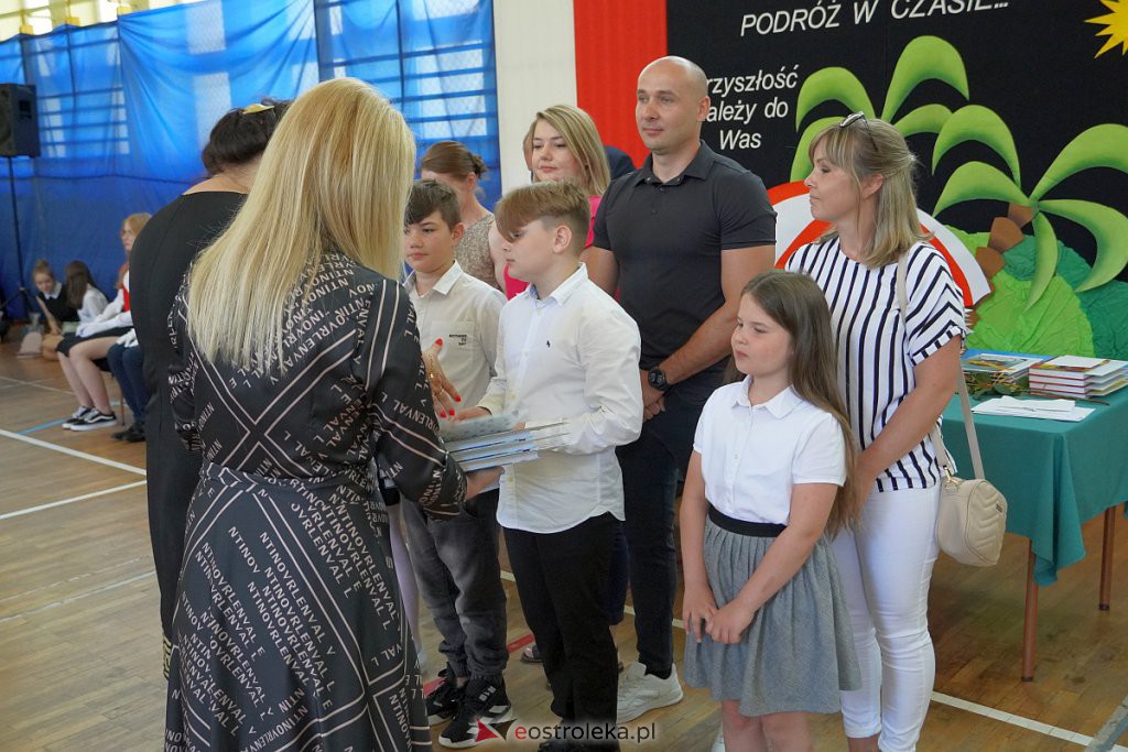 Zakończenie roku szkolnego w Szkole Podstawowej nr 2 [24.06.2022] - zdjęcie #78 - eOstroleka.pl