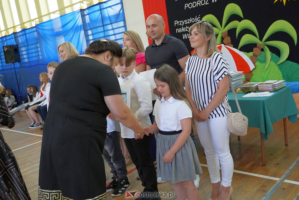 Zakończenie roku szkolnego w Szkole Podstawowej nr 2 [24.06.2022] - zdjęcie #75 - eOstroleka.pl