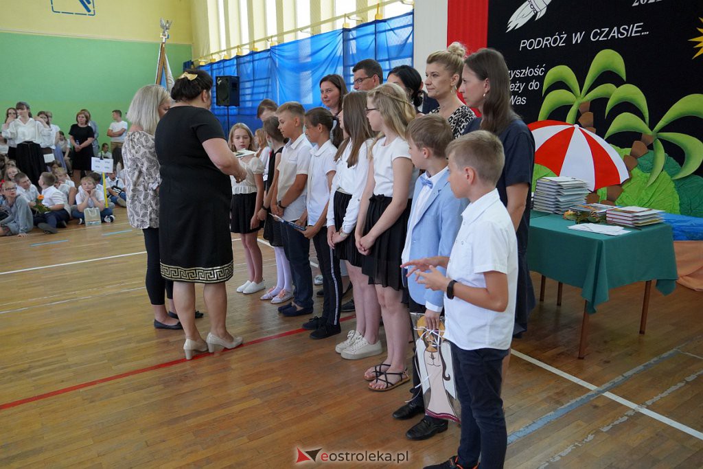 Zakończenie roku szkolnego w Szkole Podstawowej nr 2 [24.06.2022] - zdjęcie #66 - eOstroleka.pl