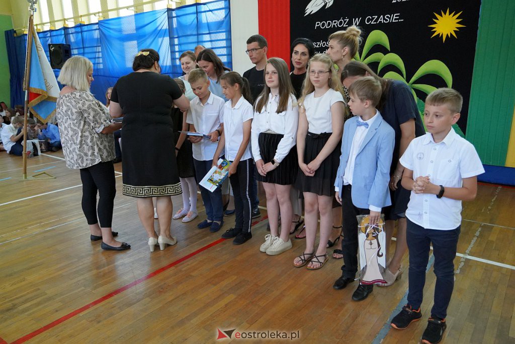 Zakończenie roku szkolnego w Szkole Podstawowej nr 2 [24.06.2022] - zdjęcie #65 - eOstroleka.pl