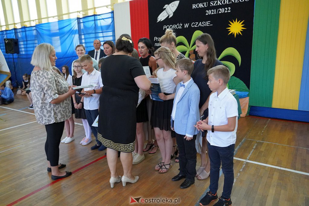 Zakończenie roku szkolnego w Szkole Podstawowej nr 2 [24.06.2022] - zdjęcie #64 - eOstroleka.pl