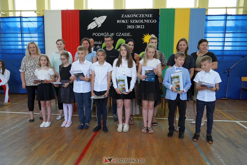 Zakończenie roku szkolnego w Szkole Podstawowej nr 2 [24.06.2022] - zdjęcie #63 - eOstroleka.pl