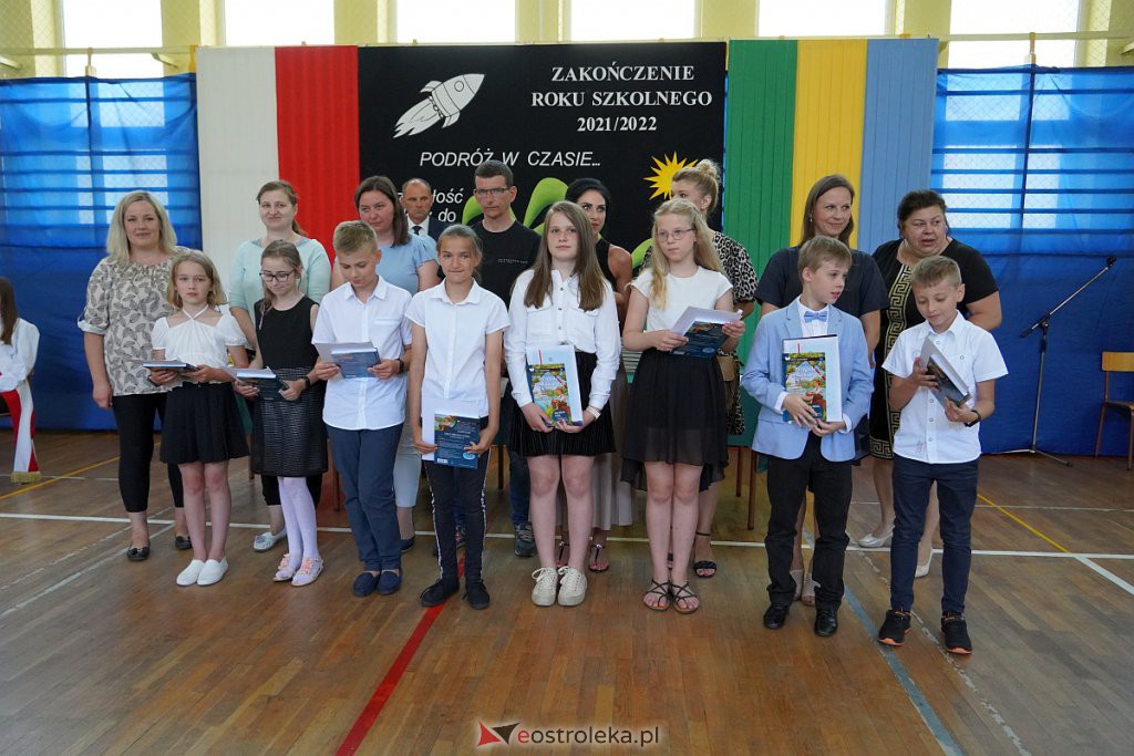 Zakończenie roku szkolnego w Szkole Podstawowej nr 2 [24.06.2022] - zdjęcie #62 - eOstroleka.pl