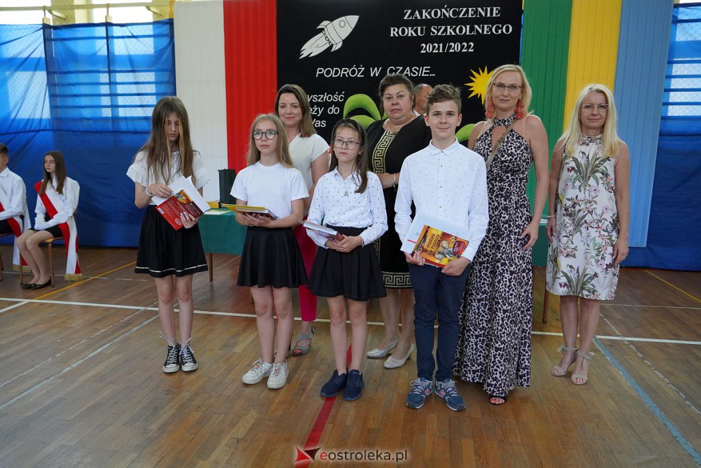 Zakończenie roku szkolnego w Szkole Podstawowej nr 2 [24.06.2022] - zdjęcie #59 - eOstroleka.pl