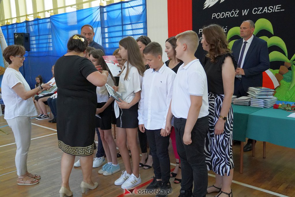 Zakończenie roku szkolnego w Szkole Podstawowej nr 2 [24.06.2022] - zdjęcie #56 - eOstroleka.pl
