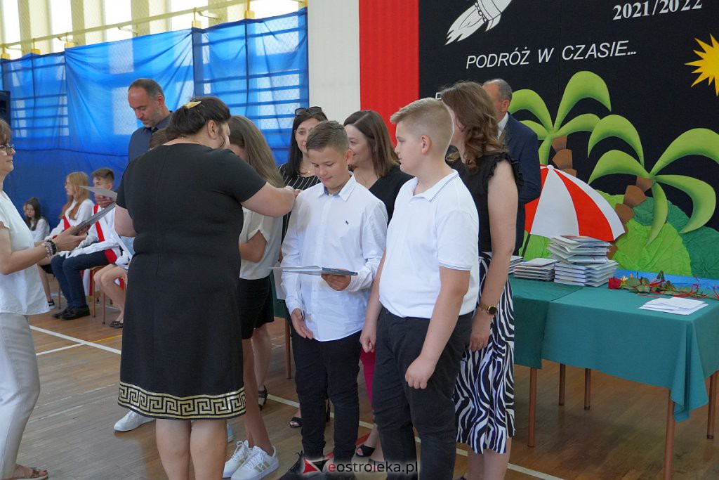 Zakończenie roku szkolnego w Szkole Podstawowej nr 2 [24.06.2022] - zdjęcie #54 - eOstroleka.pl