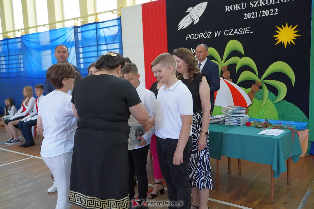 Zakończenie roku szkolnego w Szkole Podstawowej nr 2 [24.06.2022] - zdjęcie #53 - eOstroleka.pl