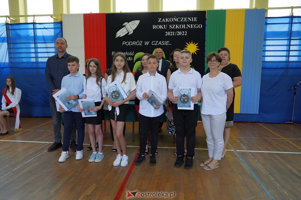 Zakończenie roku szkolnego w Szkole Podstawowej nr 2 [24.06.2022] - zdjęcie #52 - eOstroleka.pl