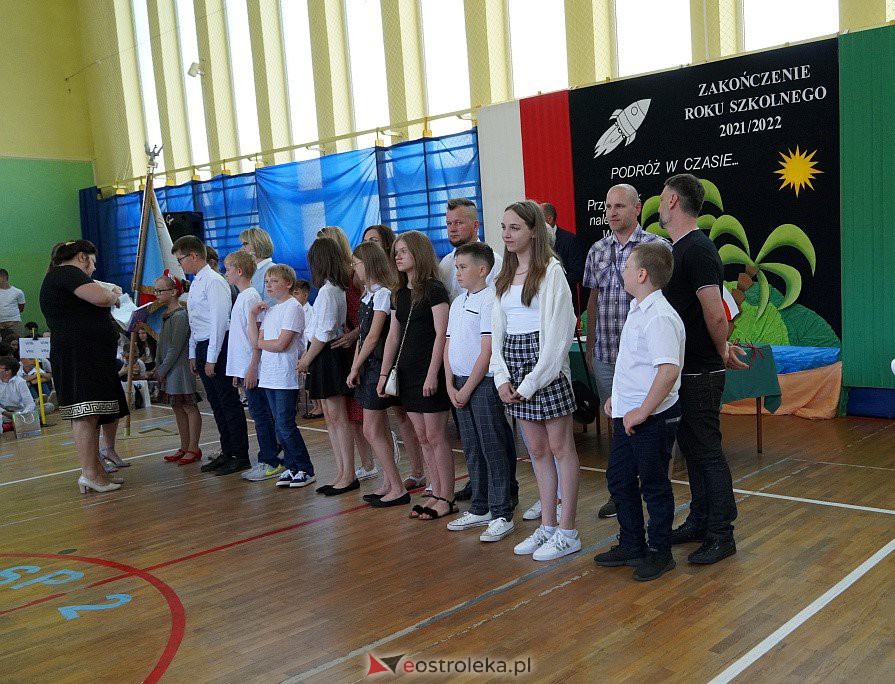 Zakończenie roku szkolnego w Szkole Podstawowej nr 2 [24.06.2022] - zdjęcie #50 - eOstroleka.pl