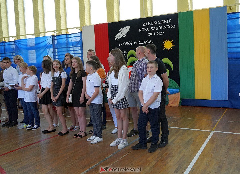 Zakończenie roku szkolnego w Szkole Podstawowej nr 2 [24.06.2022] - zdjęcie #49 - eOstroleka.pl