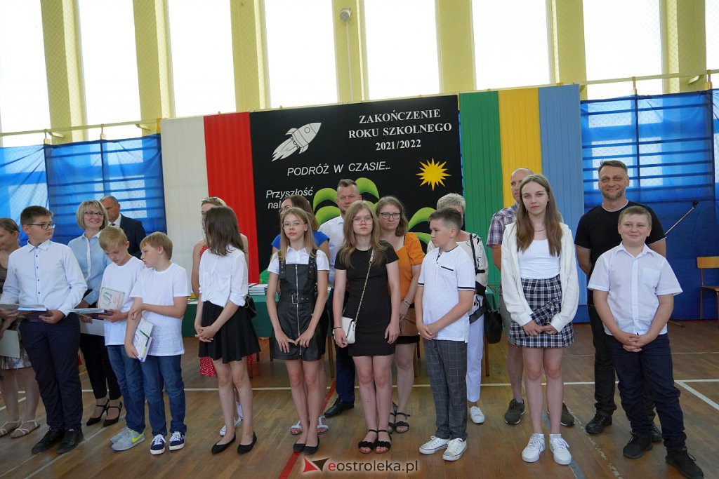 Zakończenie roku szkolnego w Szkole Podstawowej nr 2 [24.06.2022] - zdjęcie #47 - eOstroleka.pl