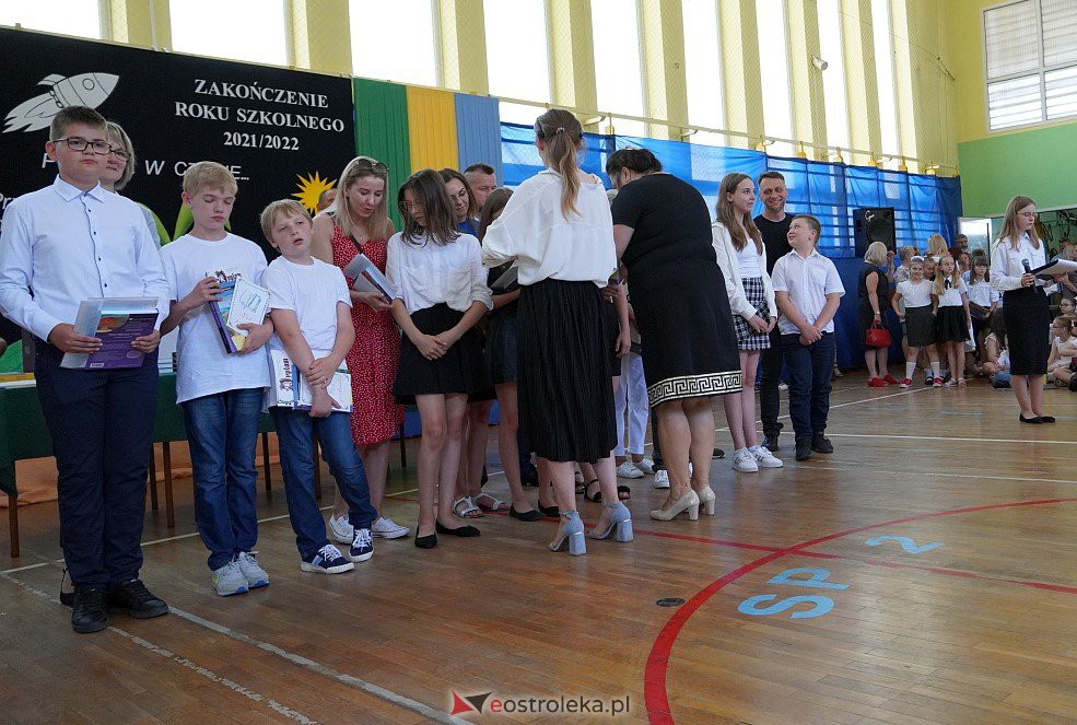 Zakończenie roku szkolnego w Szkole Podstawowej nr 2 [24.06.2022] - zdjęcie #46 - eOstroleka.pl