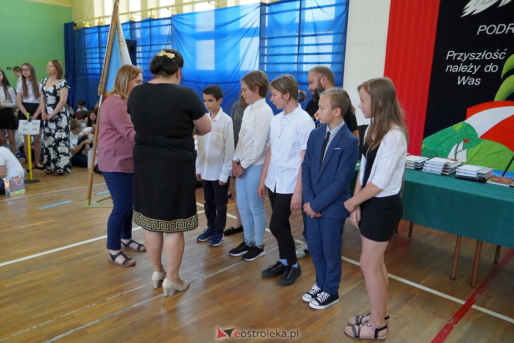 Zakończenie roku szkolnego w Szkole Podstawowej nr 2 [24.06.2022] - zdjęcie #43 - eOstroleka.pl