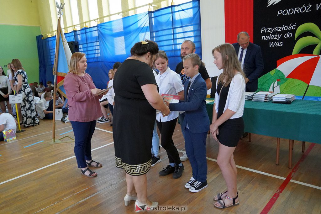 Zakończenie roku szkolnego w Szkole Podstawowej nr 2 [24.06.2022] - zdjęcie #41 - eOstroleka.pl