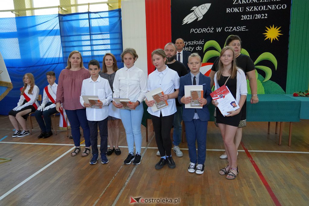 Zakończenie roku szkolnego w Szkole Podstawowej nr 2 [24.06.2022] - zdjęcie #40 - eOstroleka.pl