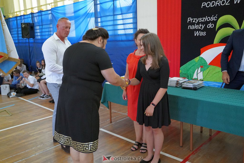 Zakończenie roku szkolnego w Szkole Podstawowej nr 2 [24.06.2022] - zdjęcie #39 - eOstroleka.pl