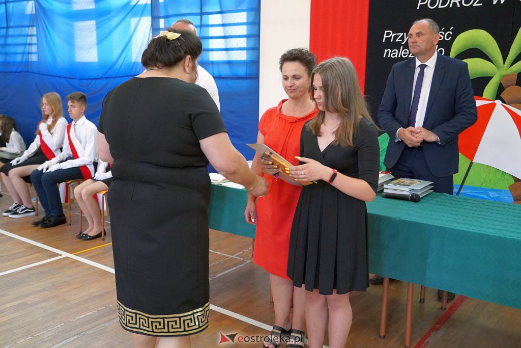 Zakończenie roku szkolnego w Szkole Podstawowej nr 2 [24.06.2022] - zdjęcie #38 - eOstroleka.pl