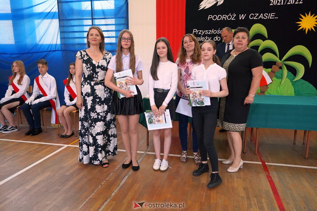 Zakończenie roku szkolnego w Szkole Podstawowej nr 2 [24.06.2022] - zdjęcie #34 - eOstroleka.pl