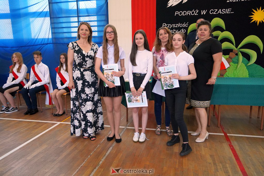 Zakończenie roku szkolnego w Szkole Podstawowej nr 2 [24.06.2022] - zdjęcie #33 - eOstroleka.pl