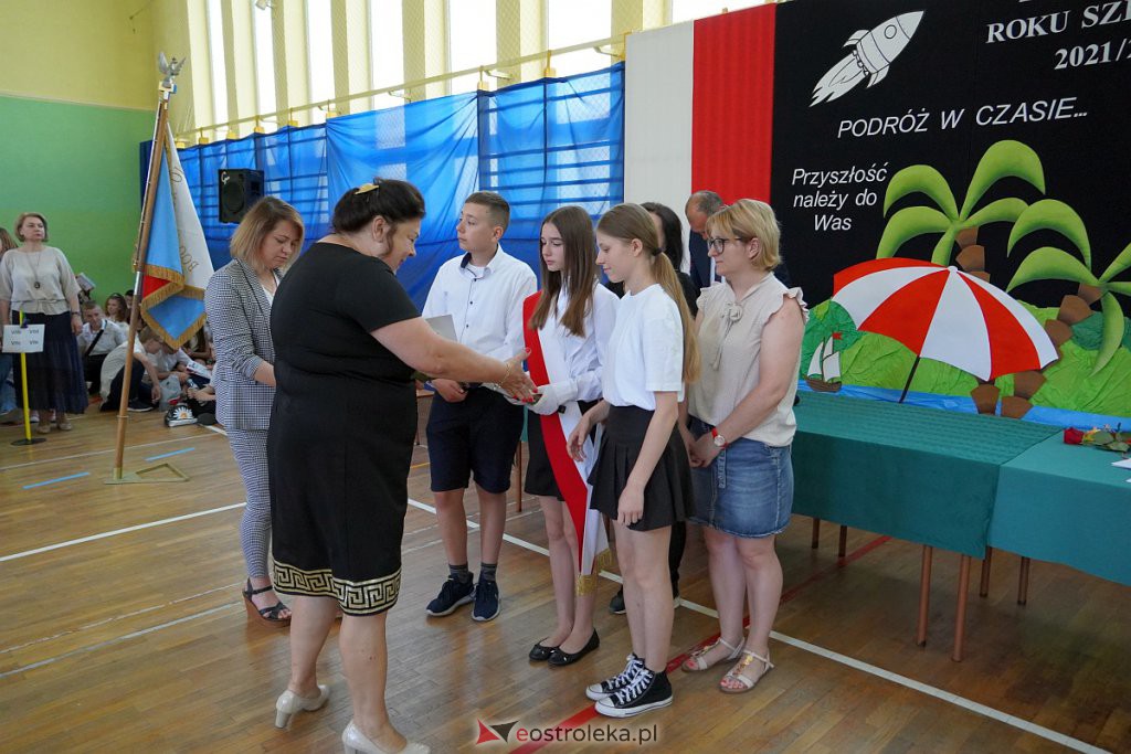 Zakończenie roku szkolnego w Szkole Podstawowej nr 2 [24.06.2022] - zdjęcie #27 - eOstroleka.pl