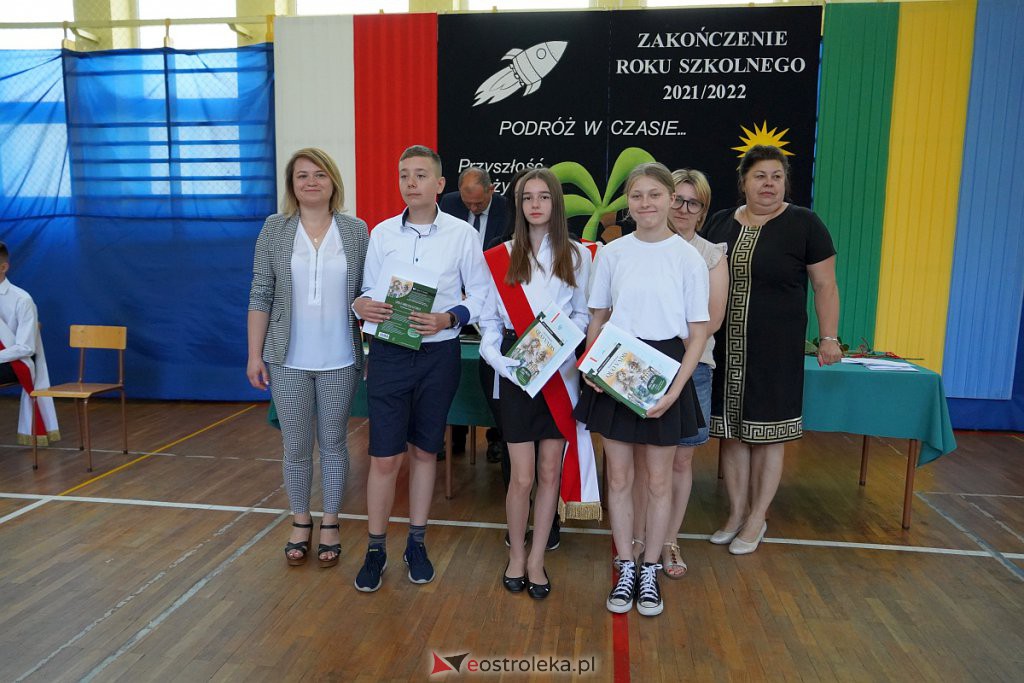 Zakończenie roku szkolnego w Szkole Podstawowej nr 2 [24.06.2022] - zdjęcie #26 - eOstroleka.pl