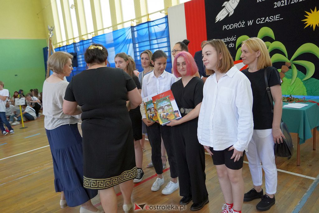 Zakończenie roku szkolnego w Szkole Podstawowej nr 2 [24.06.2022] - zdjęcie #24 - eOstroleka.pl
