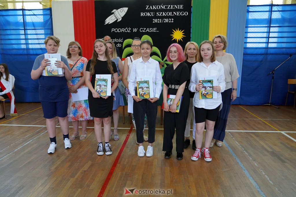 Zakończenie roku szkolnego w Szkole Podstawowej nr 2 [24.06.2022] - zdjęcie #23 - eOstroleka.pl
