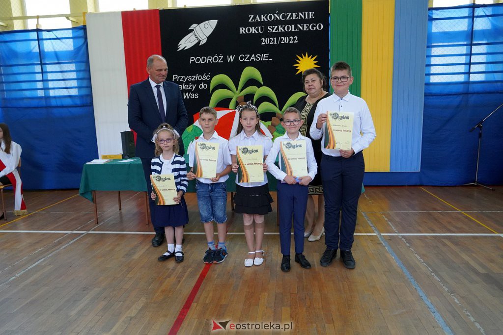 Zakończenie roku szkolnego w Szkole Podstawowej nr 2 [24.06.2022] - zdjęcie #21 - eOstroleka.pl