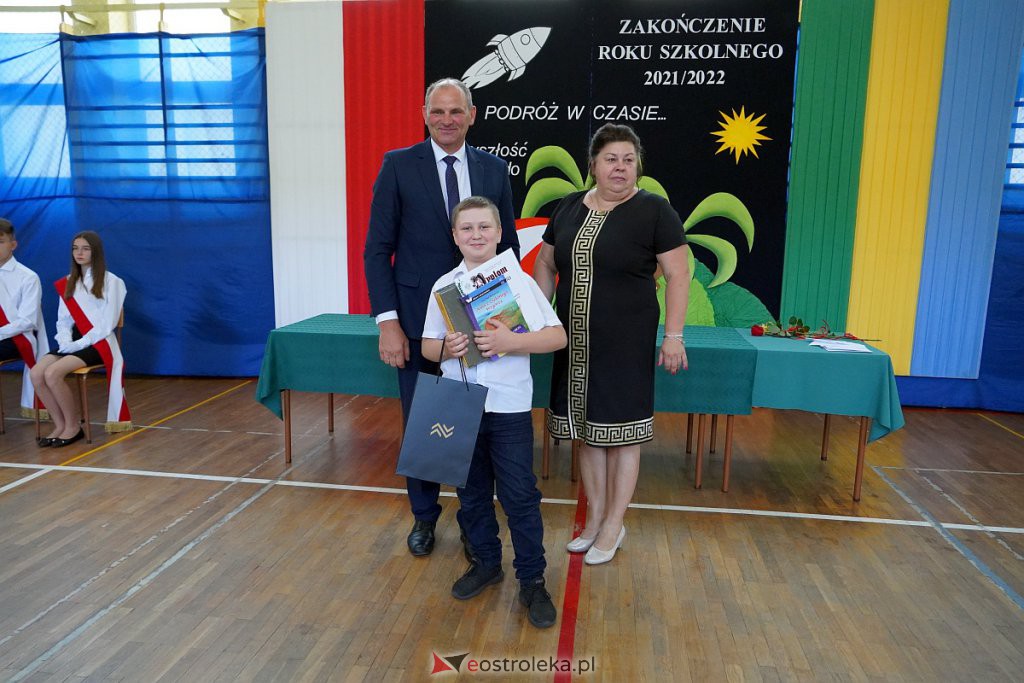 Zakończenie roku szkolnego w Szkole Podstawowej nr 2 [24.06.2022] - zdjęcie #19 - eOstroleka.pl