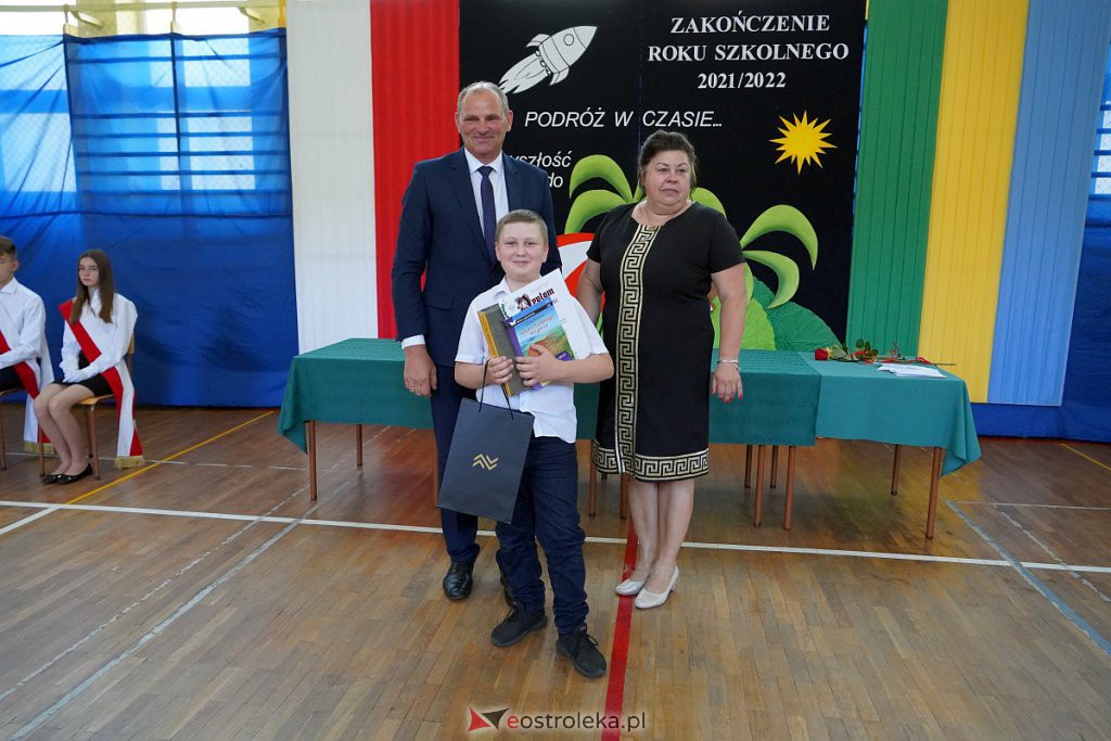 Zakończenie roku szkolnego w Szkole Podstawowej nr 2 [24.06.2022] - zdjęcie #18 - eOstroleka.pl