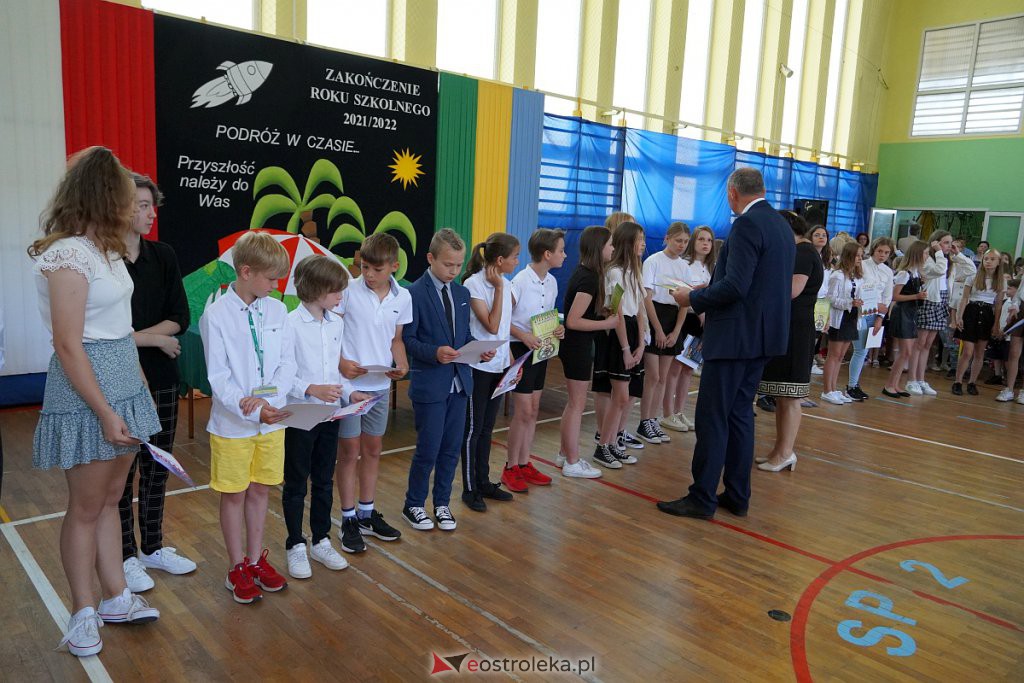 Zakończenie roku szkolnego w Szkole Podstawowej nr 2 [24.06.2022] - zdjęcie #9 - eOstroleka.pl