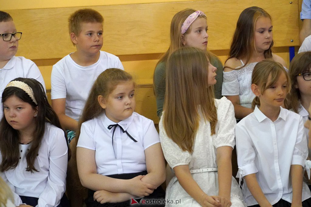 Zakończenie roku szkolnego klas 3 w Szkole Podstawowej nr 6 [24.06.2022] - zdjęcie #1 - eOstroleka.pl