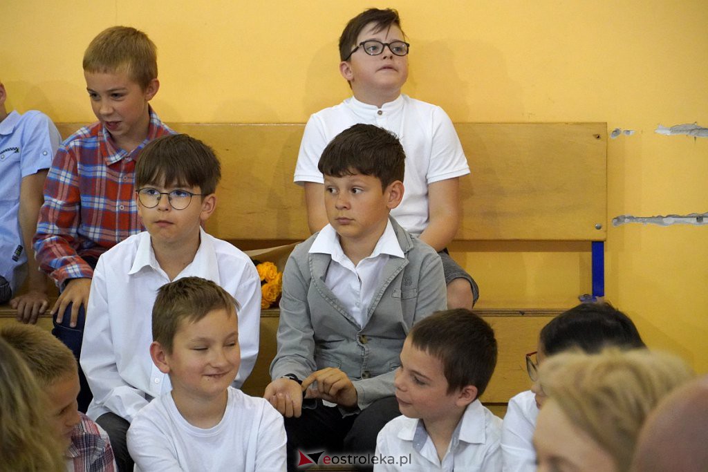 Zakończenie roku szkolnego klas 3 w Szkole Podstawowej nr 6 [24.06.2022] - zdjęcie #8 - eOstroleka.pl