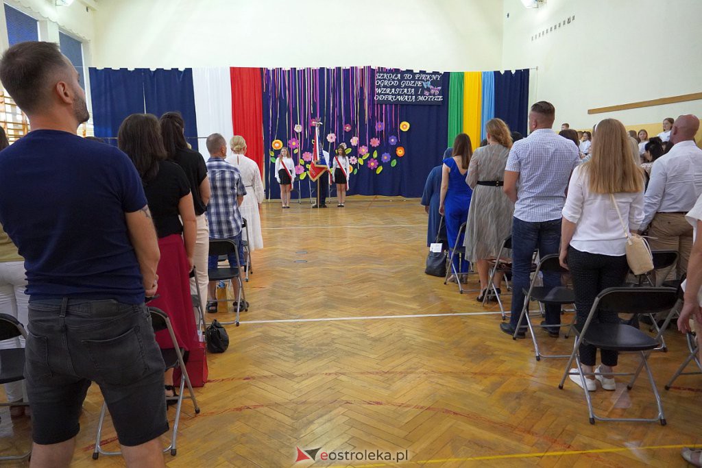 Zakończenie roku szkolnego klas 3 w Szkole Podstawowej nr 6 [24.06.2022] - zdjęcie #12 - eOstroleka.pl