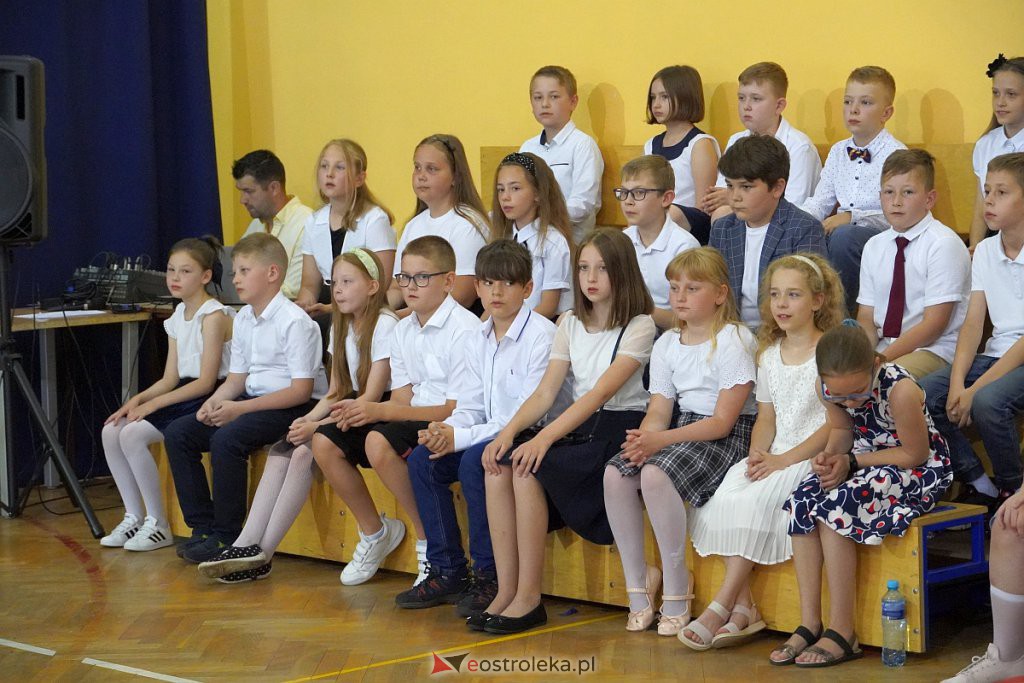 Zakończenie roku szkolnego klas 3 w Szkole Podstawowej nr 6 [24.06.2022] - zdjęcie #14 - eOstroleka.pl